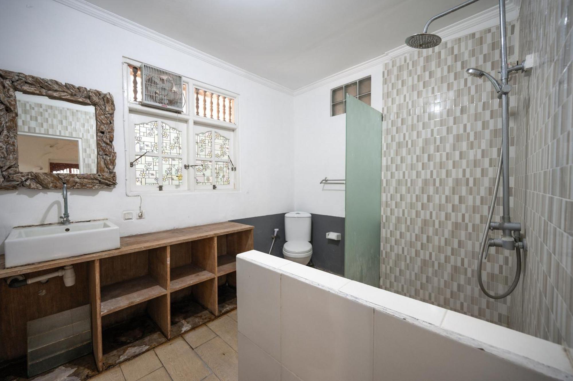 Ceria Guesthouse Seminyak Mitra Reddoorz Екстериор снимка