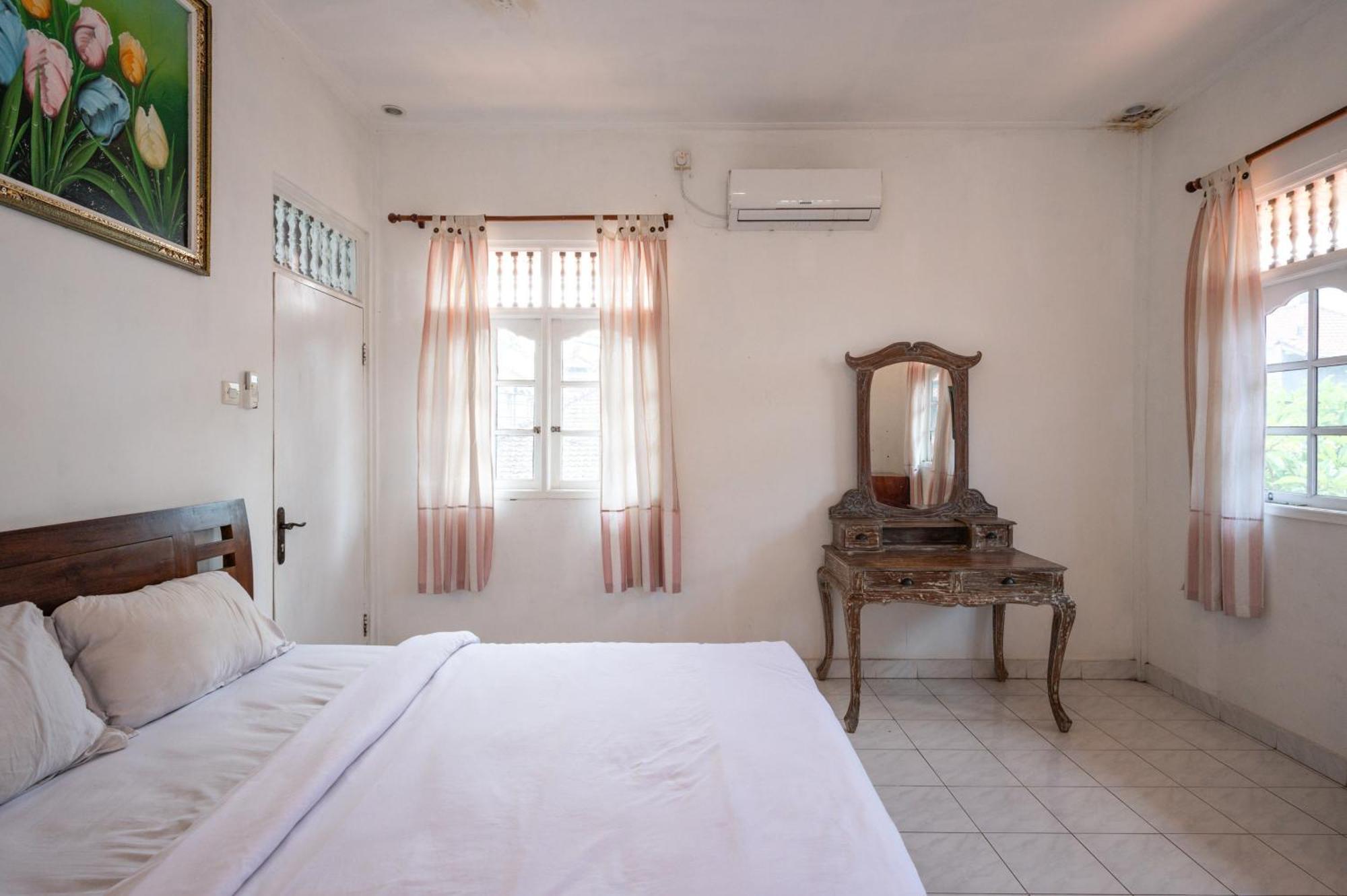 Ceria Guesthouse Seminyak Mitra Reddoorz Екстериор снимка