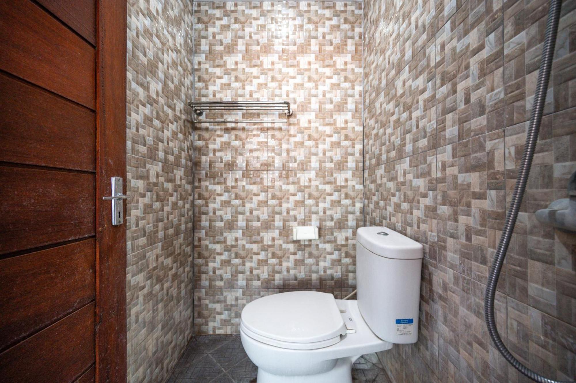 Ceria Guesthouse Seminyak Mitra Reddoorz Екстериор снимка