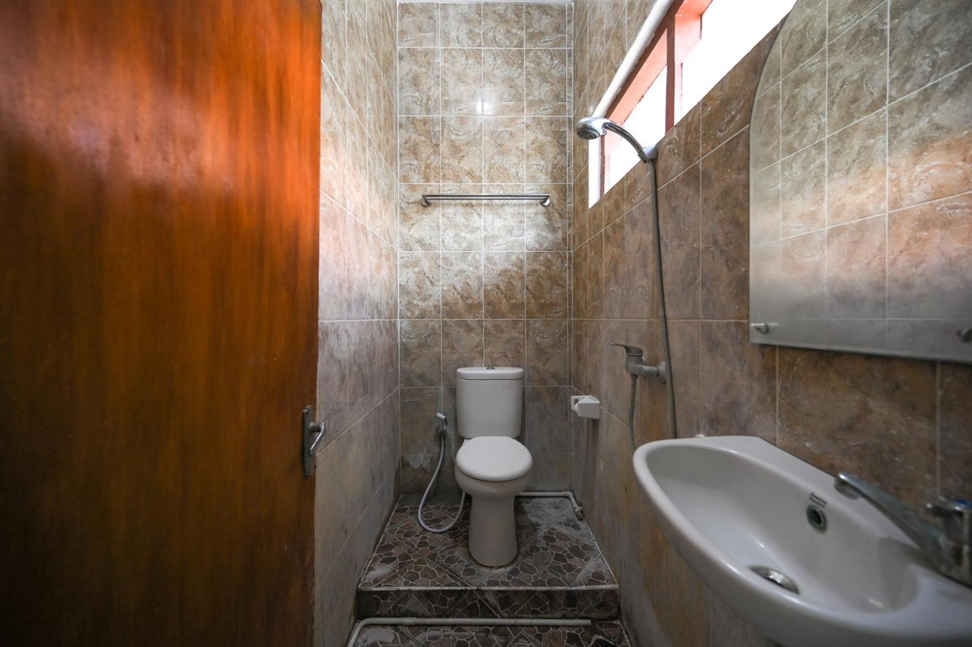 Ceria Guesthouse Seminyak Mitra Reddoorz Екстериор снимка