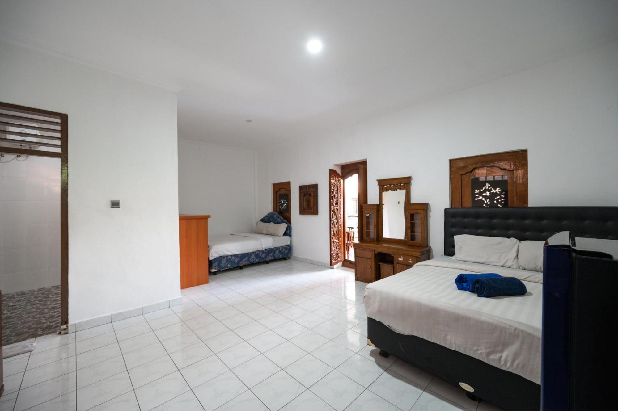 Ceria Guesthouse Seminyak Mitra Reddoorz Екстериор снимка